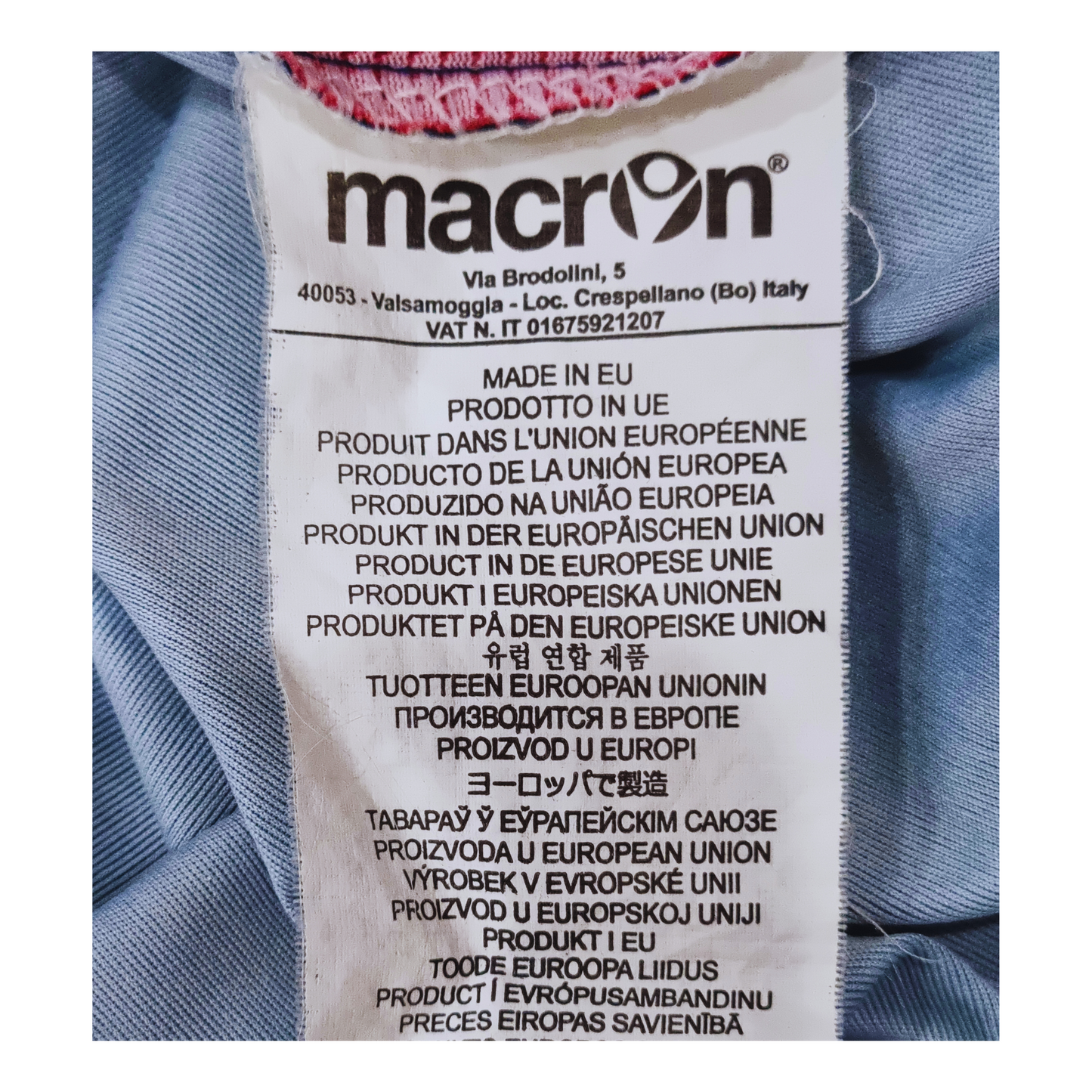 A Ross County 2018/19 Home Jersey with a small men's size and the word Macron on it.